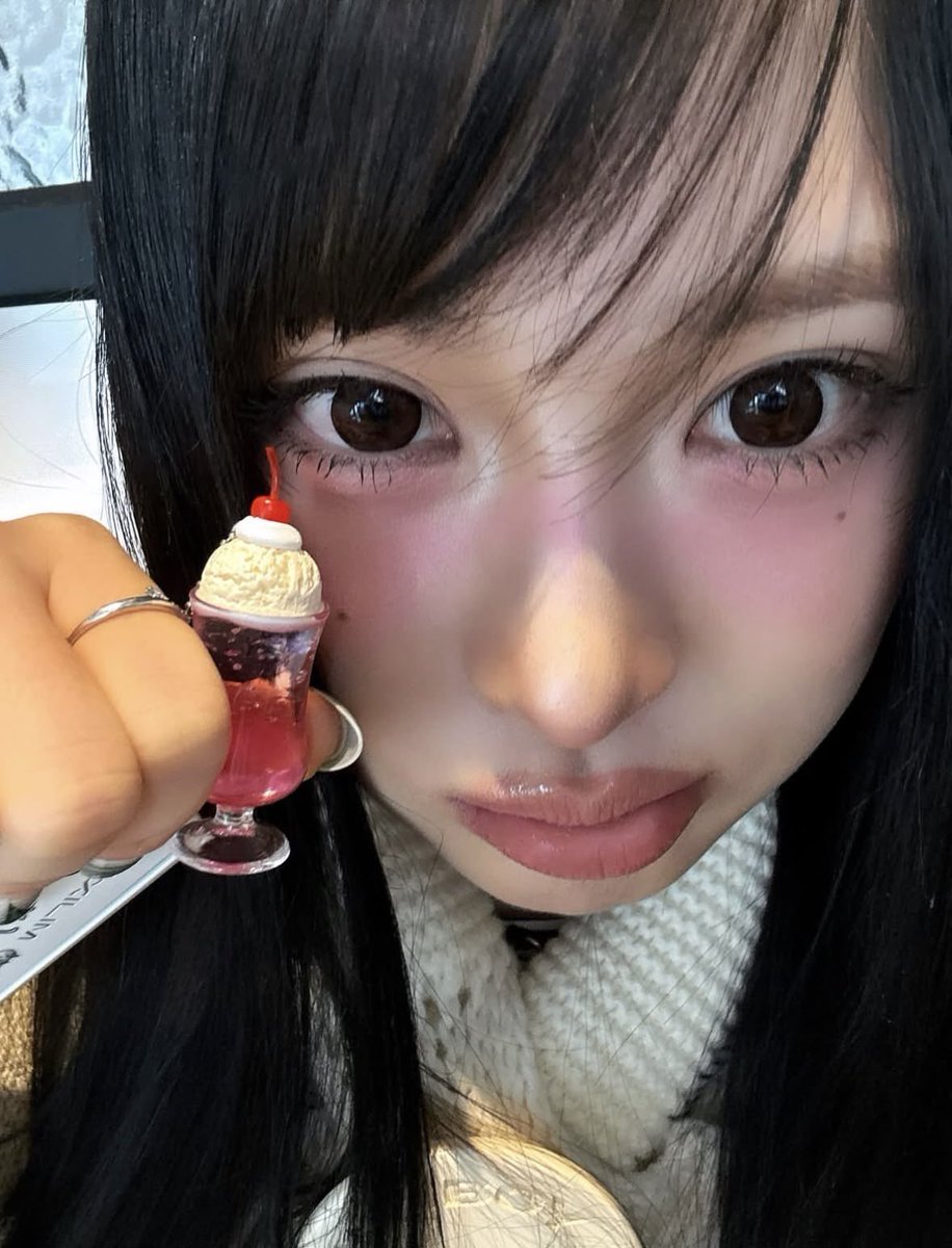hana tweet media