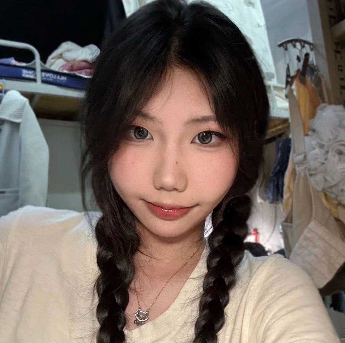 你昨晚很一般 tweet media