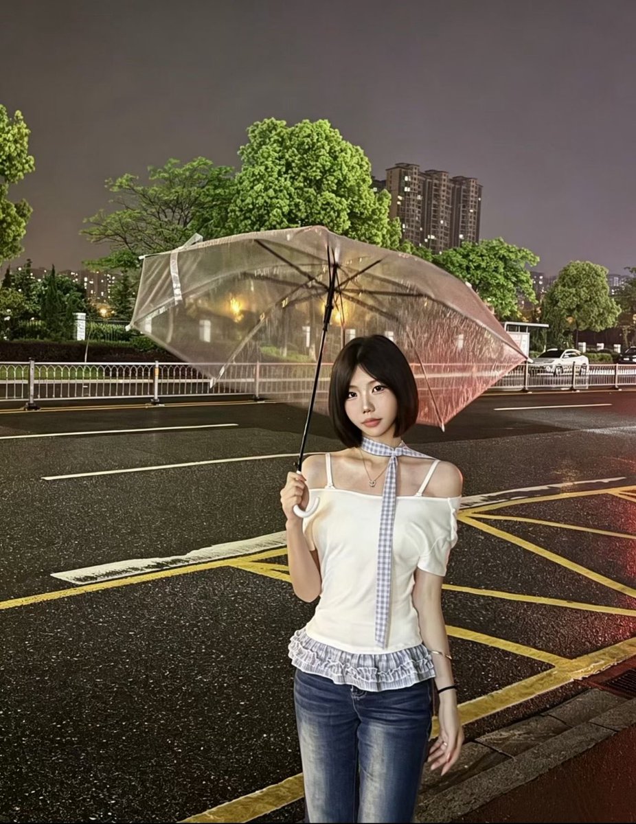 你昨晚很一般 tweet media