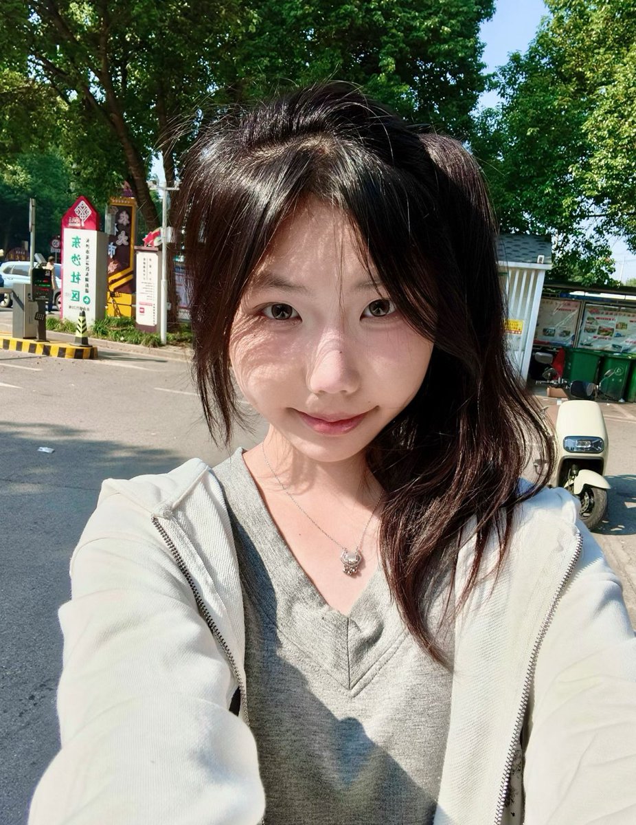 你昨晚很一般 tweet media