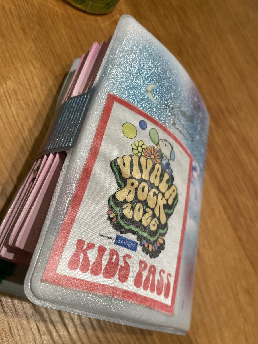 Mate46491's tweet photo. ガールのシール帳がかっけえ
#vivalarock https://t.co/6RcJNcAHfn