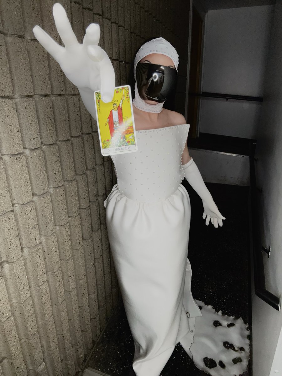TheLunaMuse's tweet photo. Idk Katy. U tell me. https://t.co/EhHaf21xEK