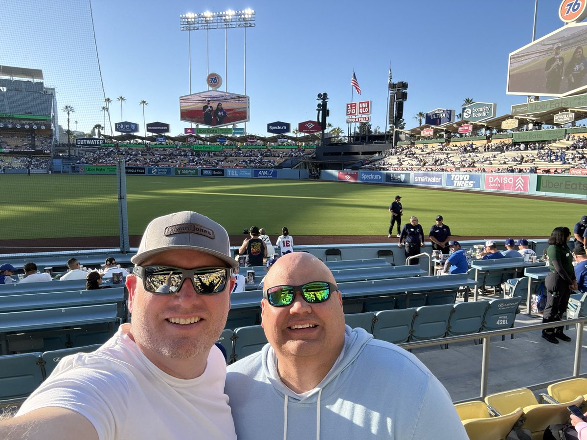 joshpeterson's tweet photo. Hey @SpiegsAndHolmes beautiful night in LA. First time at Dodgers stadium. Wow! https://t.co/PmcZ5NeTYm