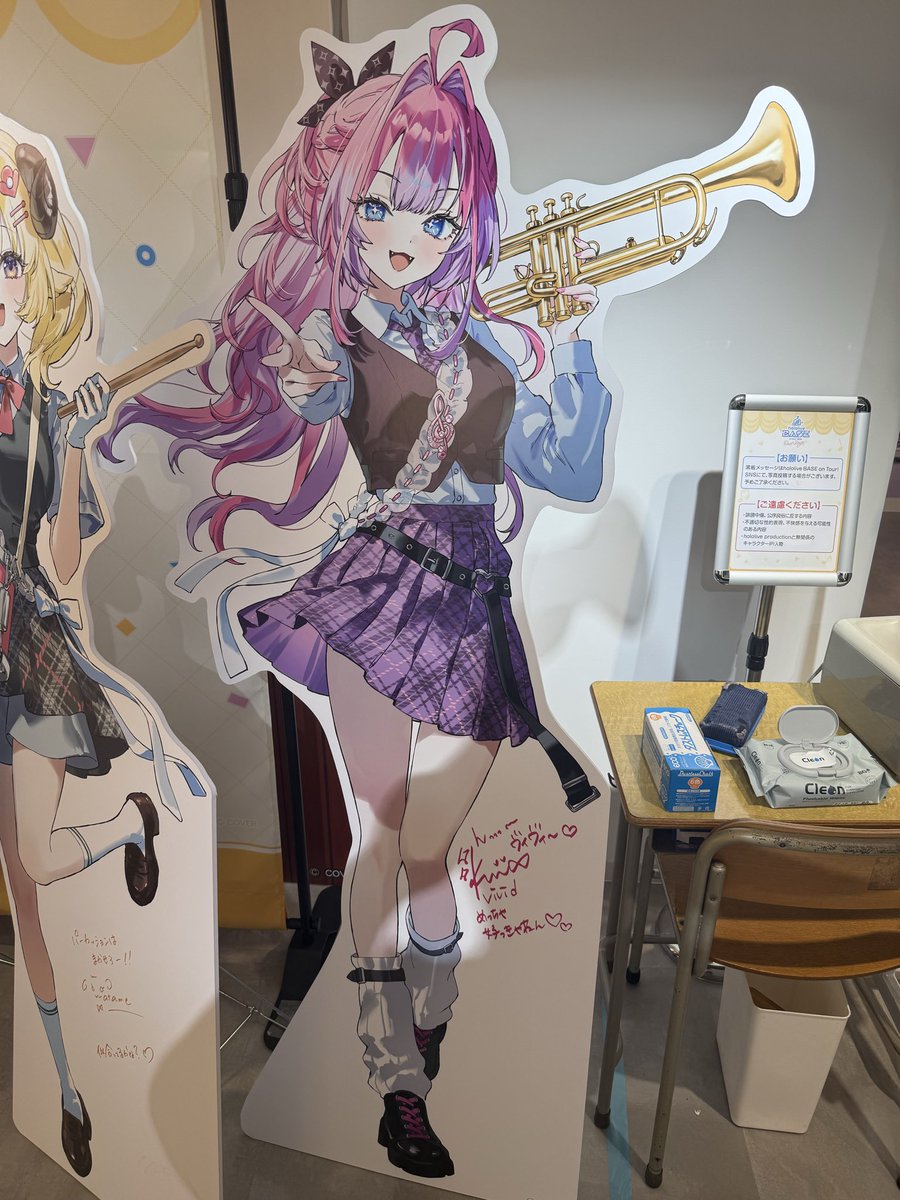 falc0m_zero's tweet photo. GW仕事頑張ったから10〜11日東京遊びに行きました〜☺️
ホロベースとホロライブショップ原宿に行けて満足😆
ヴィヴィちゃんとても可愛いかった🩷 https://t.co/1E0lr398PO