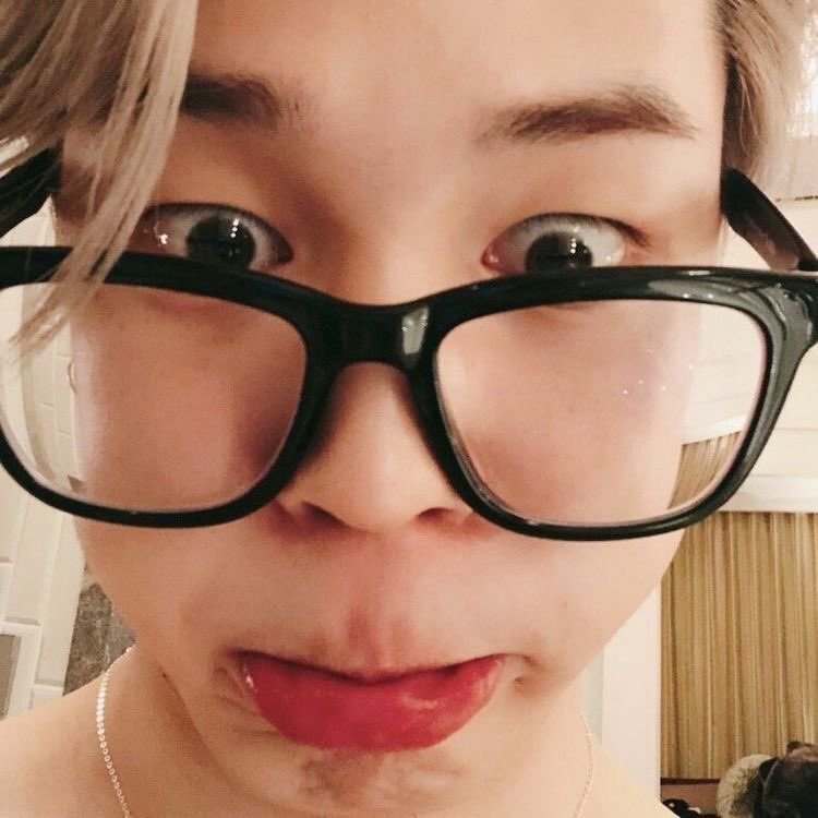 𖧧 kah. VAI VER O BTS tweet media