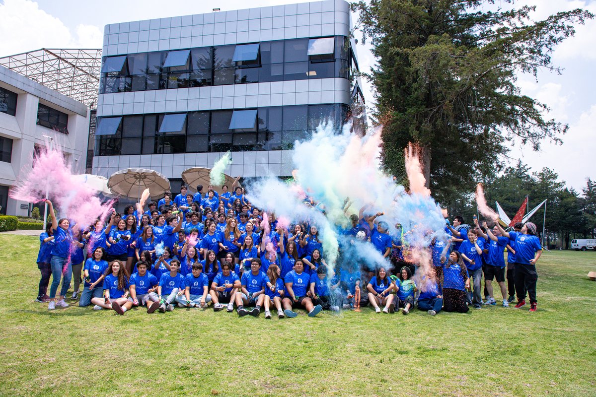 TECcampusTOL's tweet photo. Mil días después, celebramos su último de clases 🥹

¡Gracias por iluminar #PrepaTecToluca con su felicidad! 💙 Esta siempre será su casa. https://t.co/FlRc1YV2ck