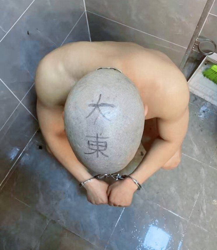ldd8913's tweet photo. 一场酣畅淋漓的剃头过程，好奇一下你喜欢光头还是有头发的大东，我是喜欢光头的我，比较自在，而且光头的乐趣体验过得朋友都懂，用光头磨蹭的快乐找过我的朋友都懂，嘿嘿（图片是老图了，哦耶） https://t.co/E041QGIP1c
