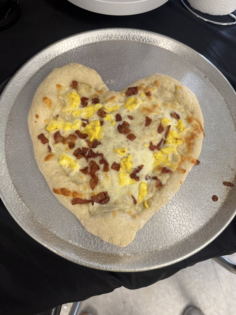 BizMathGuy's tweet photo. 🍕 Business Math 7 is in the middle of our Pizza Unit, 1st specialty… Breakfast Pizza! 🥓🍳 
While creating their pizzas from scratch. Some pizzas were carefully crafted… and some were definitely “made with love” 😄❤️
@ByronMSBears https://t.co/G9eXfNUl9B