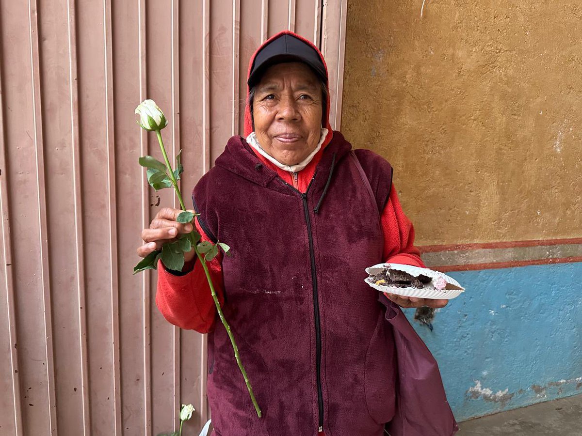 SedeaQro's tweet photo. Compartimos un gran momento en La Soledad. Celebramos el Día de las Madres rodeados del cariño de nuestras familias Amealcenses. El Gobernador @makugo envía una afectuosa felicitación a todas las mamás, reafirmando que en Querétaro, su bienestar es nuestra prioridad. #AquíContigo https://t.co/LsxuFd7VN7