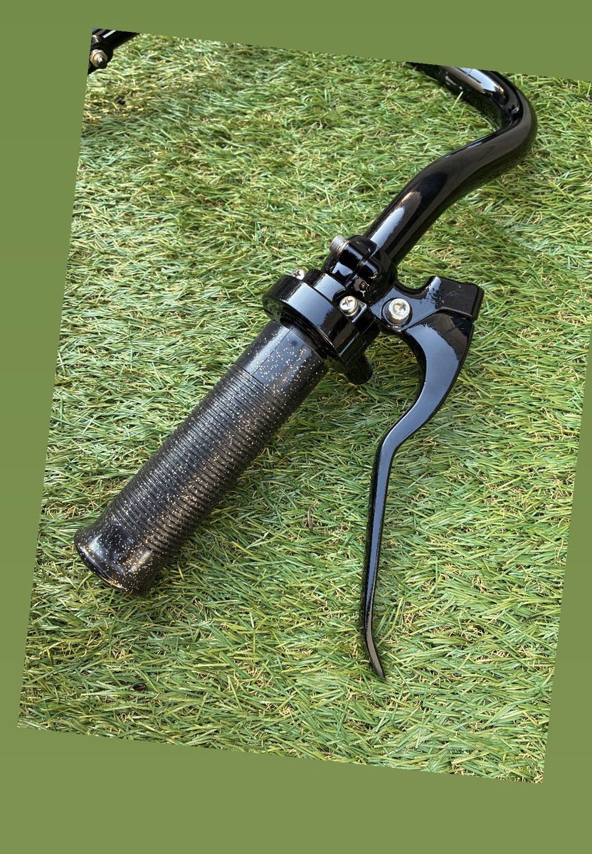 ka29_nk15's tweet photo. ロータスハンドル315買いませんか〜？？？
ミニスイッチ、アクセルホルダー付き！
ブレーキレバーはマスター移植専用なので取り外します！
業者塗装のトヨタ202ブラックでツヤツヤですー！ https://t.co/SCFxVP8Oh7
