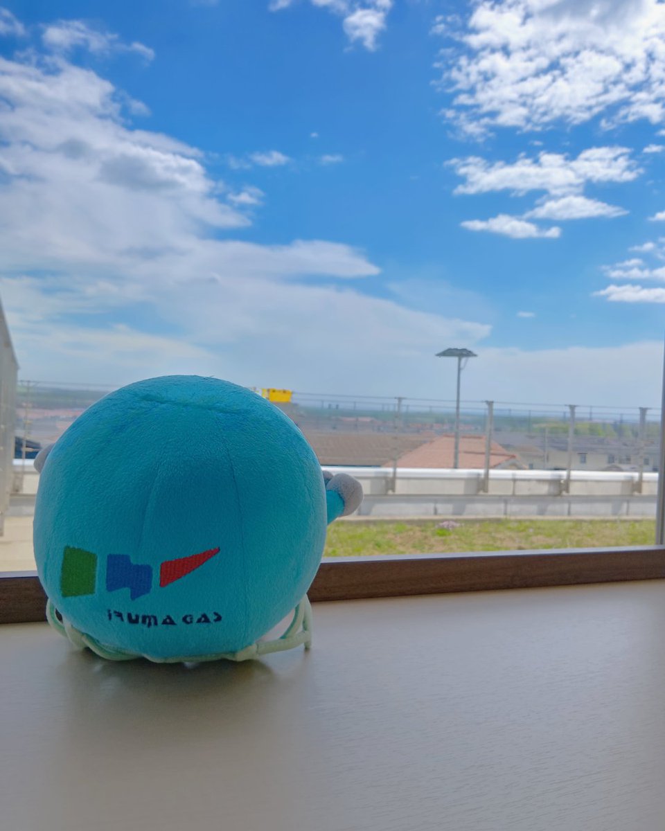 まるまる様 🔵今日のいるまるくん🔵 外はいい天気なのに、なんだか体が重たいなぁ