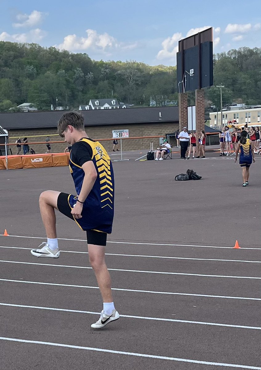 HWhiteley2030's tweet photo. It’s been a great season! One week left to go for Jr High Track. OHSAA invite for Gales 4x100 https://t.co/nHnwaNJX2E