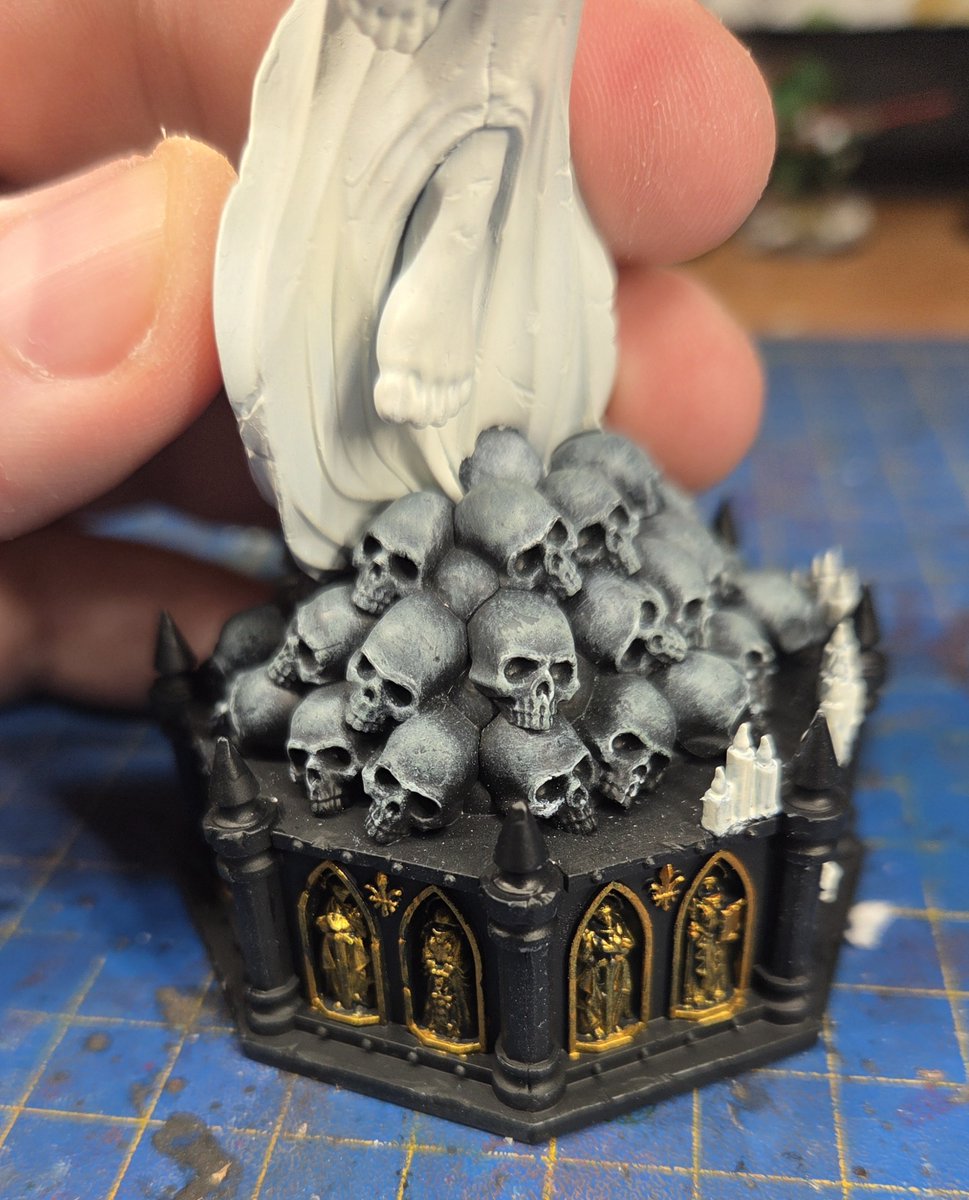 SpazzieL's tweet photo. WIP on the Celestine statue #warhammer https://t.co/YIIbKKPHTv