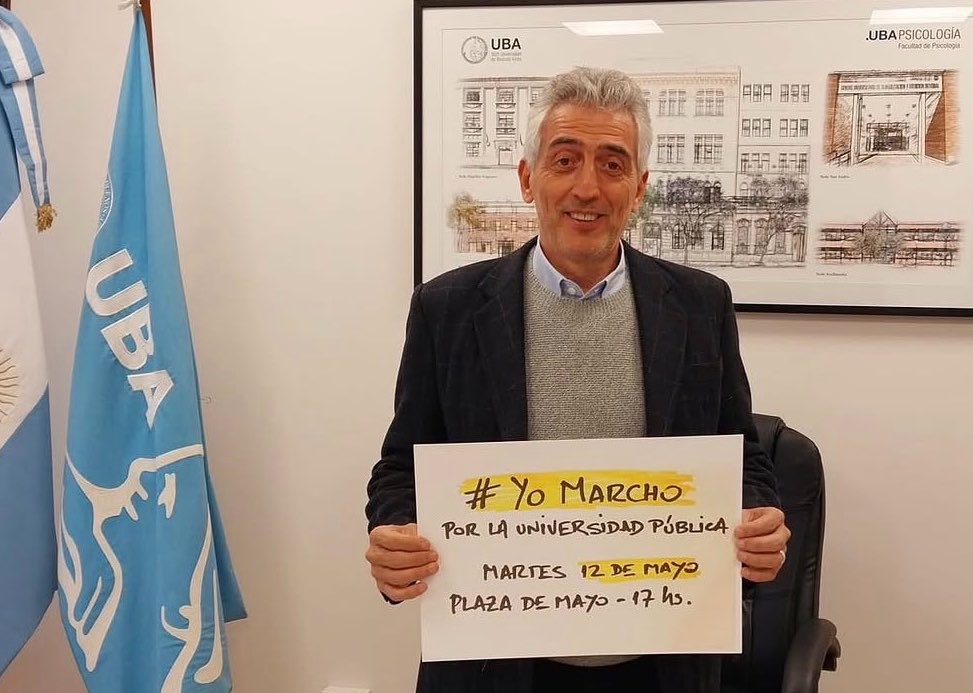 Lo picado que esta todo con la universidad, que hasta el decano de Psico UBA que es tremendo libertario gorilon tuvo que salir con un cartelito a bancar la marcha.