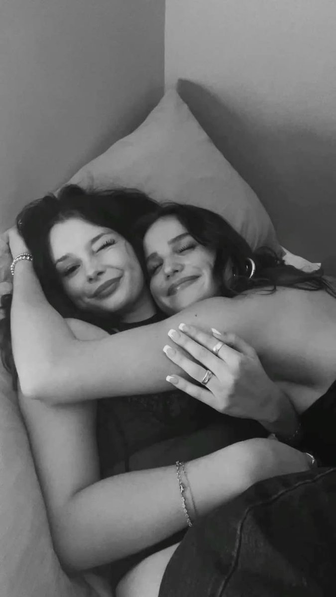 violetskaya's tweet photo. Te amo mais que tudo, feliz aniversário! 🤍
@detestoeles https://t.co/fAuYEJCm44