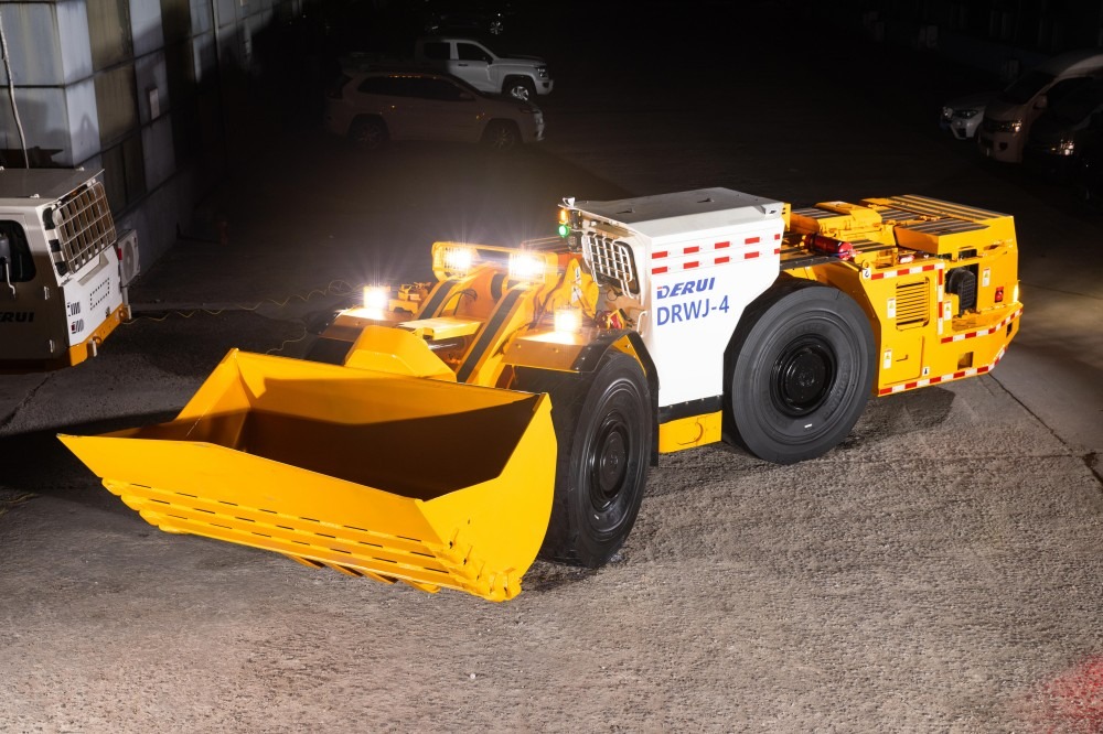 vpavan1492's tweet photo. 🚛 Built for demanding underground conditions.
The DRWJ-4 LHD loader combines a 4 m³ bucket, strong breakout force &amp; stable diesel power for efficient ore loading and tunnel operations. ⛏️
Reliable performance underground starts with the right equipment.
📩 deruigroup@sddrjx.com https://t.co/X521tHGJ3q