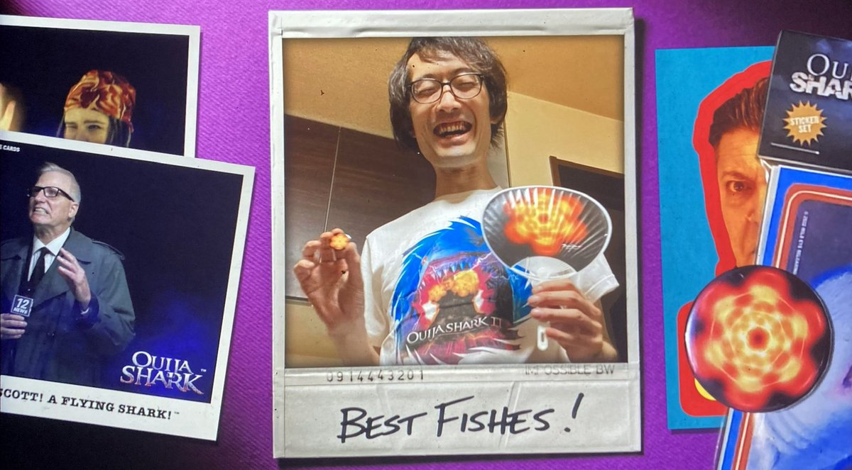 _akimodoki_'s tweet photo. Ｚ級 #サメ映画 に沈む我が家、ようやく #ウィジャシャーク３ 観れました！
１で沈んで２で支援エンドクレジットデビュー、そして３で謎の連れの人写真出演という、我が家感無量の流れであります。
監督の人柄溢れる愛しかなくて最高だった、パパことミリオーレ監督に感謝！Best Fishes！！ https://t.co/KXif7EHVhi