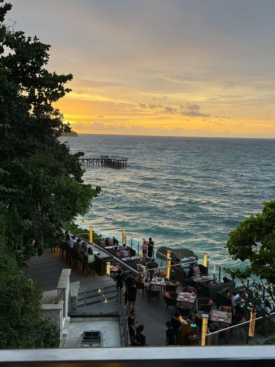 BenDavy7's tweet photo. No plans, just the sea and the sunset https://t.co/0zJ728GjvF
