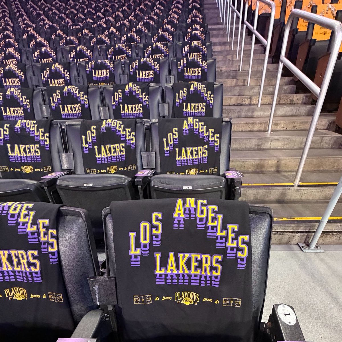 LakeShowYo tweet media
