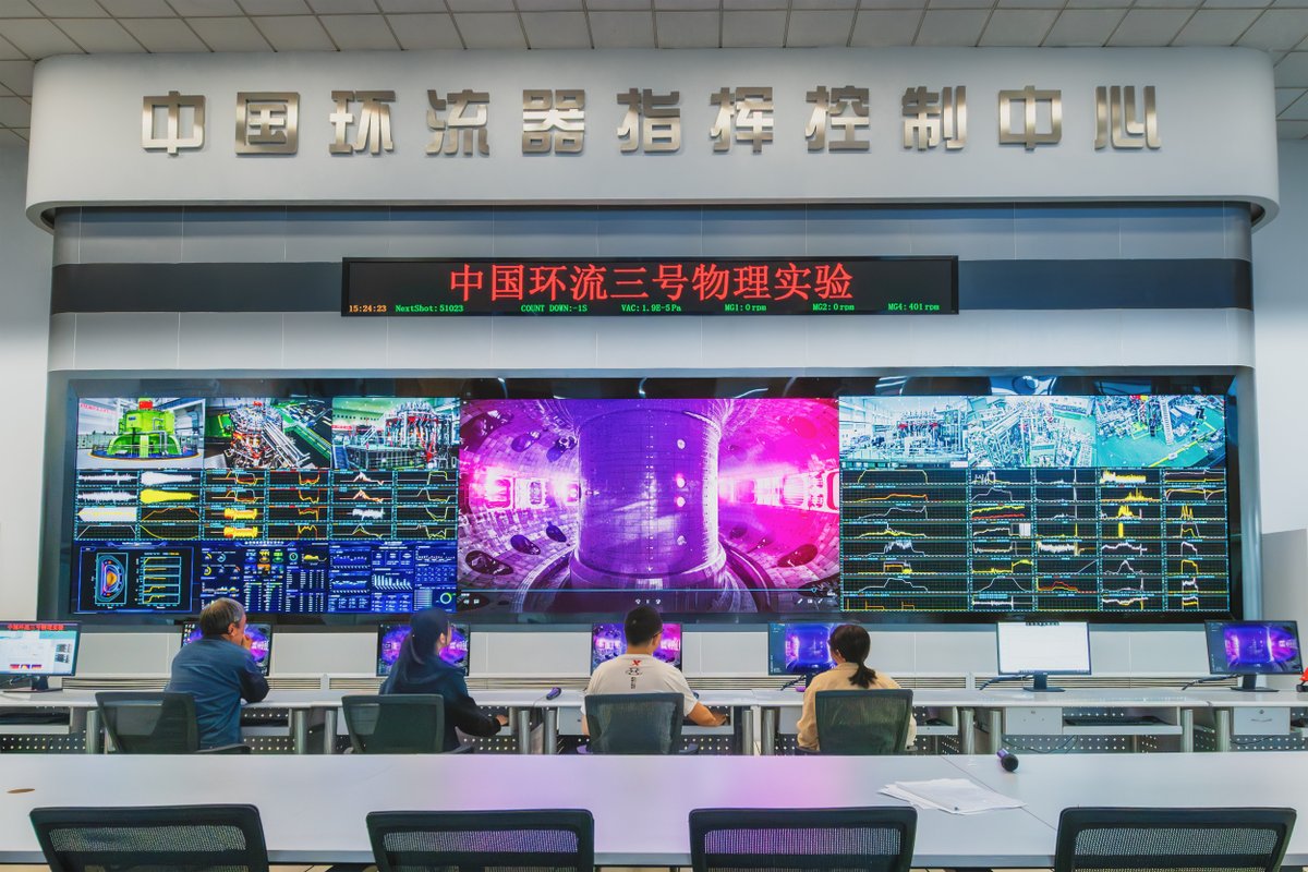 ChinaDaily's tweet photo. #Sichuan province is set to boost sci-tech innovation to deliver more "Made in Sichuan" breakthroughs and build a modern industrial system over the next five years, Governor Shi Xiaolin said on Monday. #FiveYearStrides https://t.co/oc1jvnuLe9 https://t.co/AneMC9F187