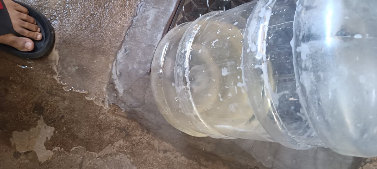 Panda2rocks's tweet photo. @HMWSSBOnline
booked tanker on 10 today it came with bad water see the color in pic &amp; driver bad attitude n he ask for extra money, nt paid extra money thn he started the truck n ran away
Tk strick action on driver &amp; what we should do with bad water?

@EAhmed84640 @iceman000117 https://t.co/ckElydGzos