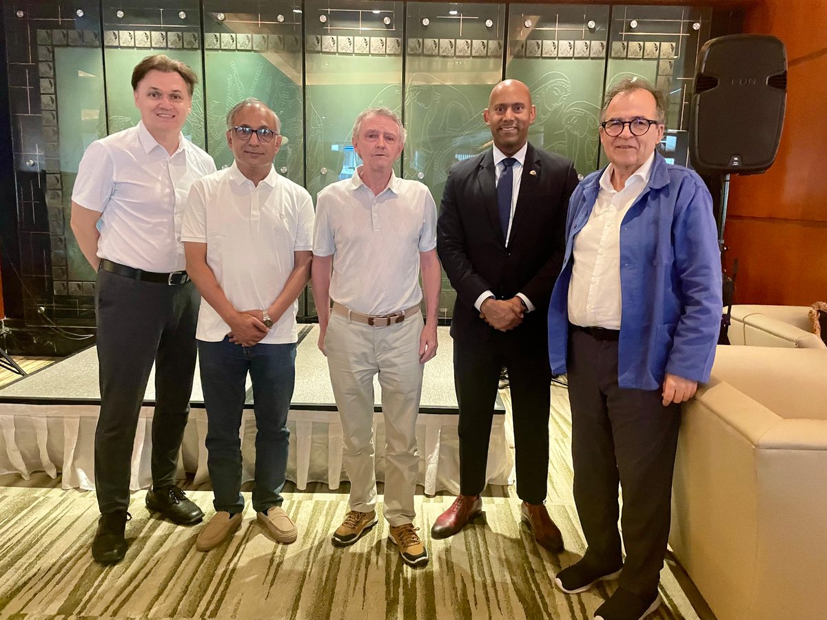 CanHCBangladesh's tweet photo. Great meeting with experienced Canadian journalists Murdoch Davis, Michael Cooke, High Commissioner Ajit Singh & MRDI ED Hasibur Rahman in Dhaka. Their impactful work training journalists across 🇧🇩 through #MRDI is strengthening skills, professionalism & media integrity. https://t.co/DDapfx7luX