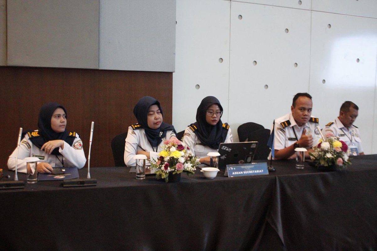 UNODC_BMB's tweet photo. @UNODC_MCP supported @HumasBakamlaRI in convening the ASEAN Coast Guard Forum (ACF) Technical Expert Working Group in Manado 🇮🇩.
Representatives from MLE agencies of all ASEAN Member States &amp; the ASEAN Secretariat advanced the Concept Note &amp; ToR for the establishment of the ACF. https://t.co/7WjB2oBtSh