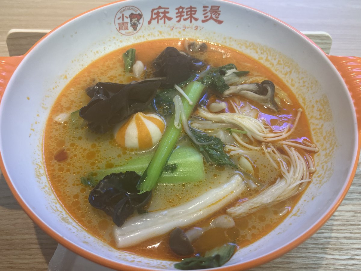 halutanu's tweet photo. 麻辣湯の新店舗へ。楊国福は最近人気過ぎて長蛇の列だから…
こちらは新しいから綺麗だし、空いてるのでかなり良い。スープも楊国福と同じ感じ。旨い！ https://t.co/DLMyKn8kGu