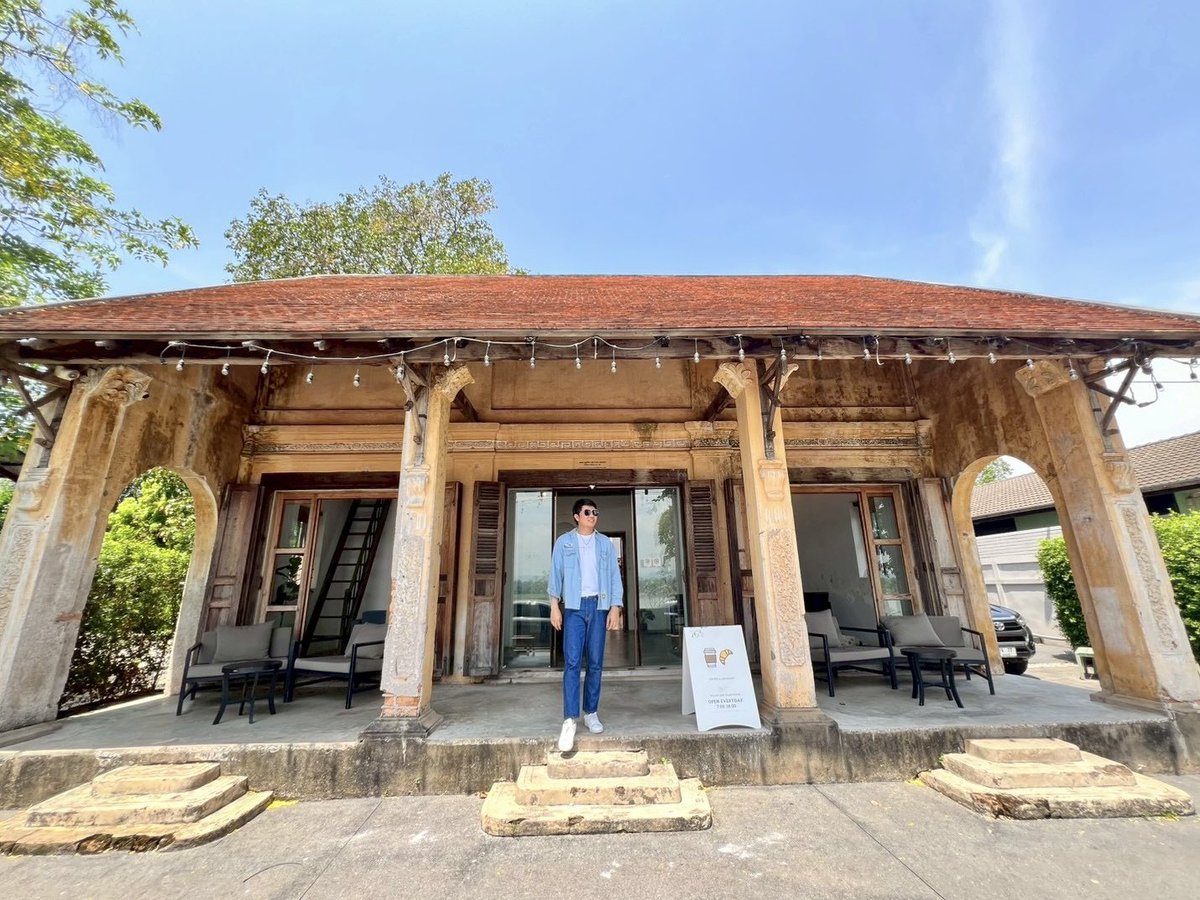 pilgrim_base's tweet photo. สวัสดีนครพนม เมืองแสนสงบริมสายน้ำโขง แวะเติมคาเฟอีนและของหวานชิลล์ๆ ก่อนไปสักการะพระธาตุพนม… 😁😁😁🥤✨🥤 #คาเฟ่นครพนม #76aspace https://t.co/0sKM4DLNHg