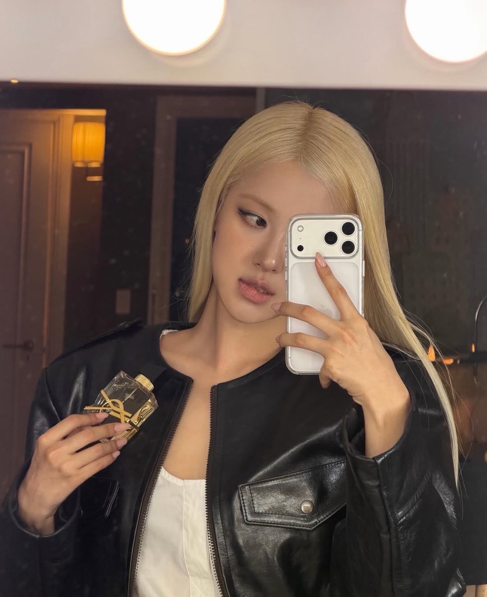 rosé pics tweet media