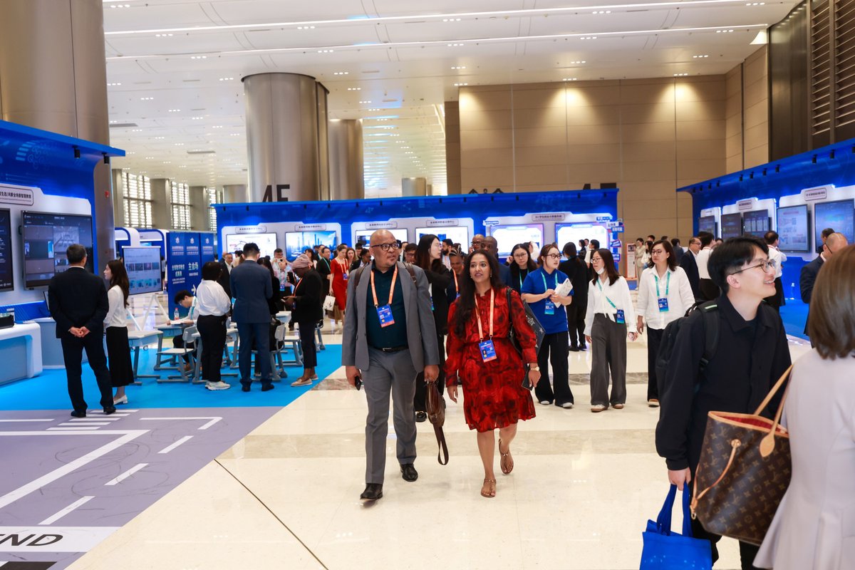 juchuanmei1's tweet photo. 🌟 Learning gets an AI upgrade! Join the global edu party in Hangzhou (May11–12). Innovate, connect, transform—education without limits! #FutureLearning #AIinEducation #WDEC2026 https://t.co/sxirbwy0Ha