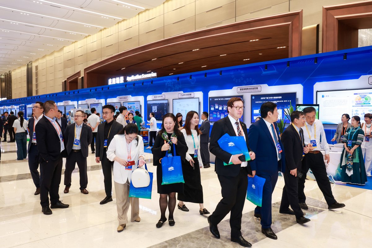 juchuanmei1's tweet photo. 🌟 Learning gets an AI upgrade! Join the global edu party in Hangzhou (May11–12). Innovate, connect, transform—education without limits! #FutureLearning #AIinEducation #WDEC2026 https://t.co/sxirbwy0Ha