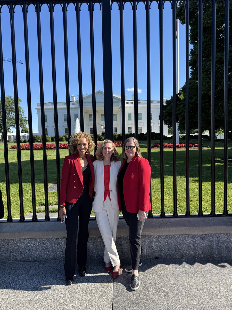 MarileeSpringer's tweet photo. Trip of a lifetime to The White House to celebrate the National Championship with @IndianaFootball 🏈. @POTUS clearly loved @CCignettiIU and so does Hoosier Nation! https://t.co/IH8InmcEPh