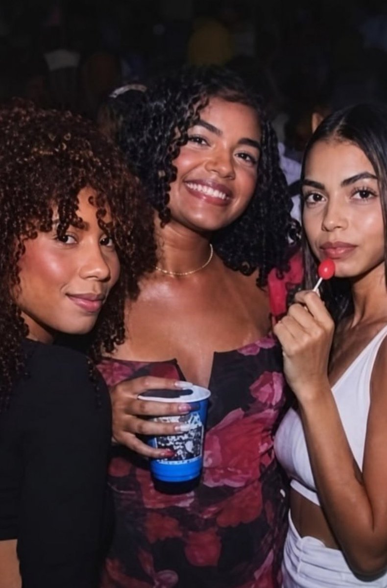 putinhasdobras's tweet photo. Ela vazou as amigas num rolê daqueles bem quente com a rapaziada As meninas se soltando total, sem limite nenhum 🤐

Aguenta ver? Clica agora aqui nos comentarios👇 https://t.co/JGKTo4HJXy