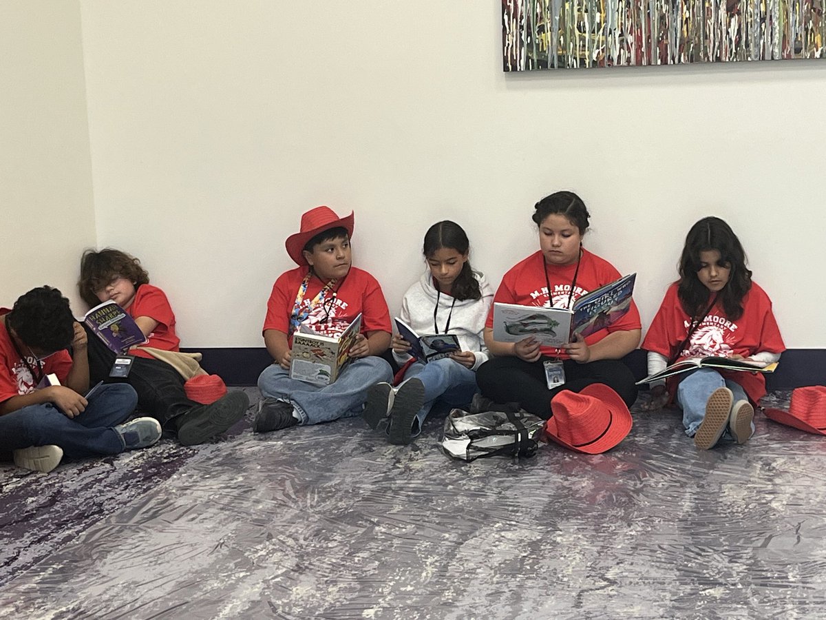 MHMooreFWISD's tweet photo. We are proud of the students and teachers who represented our school at the Battle of the Books today! Estamos orgullosos de los estudiantes y maestros que representaron a nuestra escuela en la Batalla de los Libros hoy en @TCU https://t.co/JjqysxPYt6