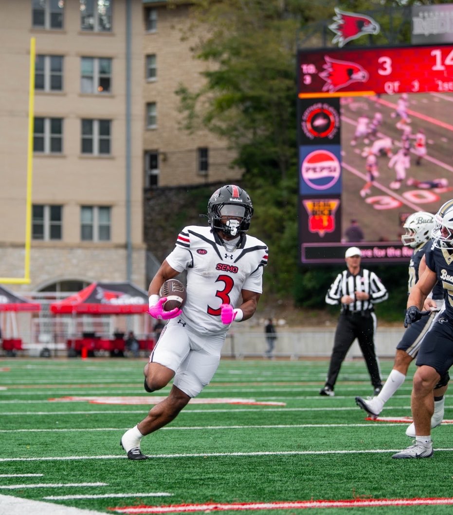 TyLige3's tweet photo. After a very thrilling conversation with @Curtisakins I am excited to announce my 4th Division One offer from Southeast Missouri State University @SEMOfootball 

@CoachAdamCruz1 @SLUHfootball @blackman_SEMO @AllenTrieu @JPRockMO @6starfootballMO @DemetricDWarren https://t.co/dlb7MvLlJy