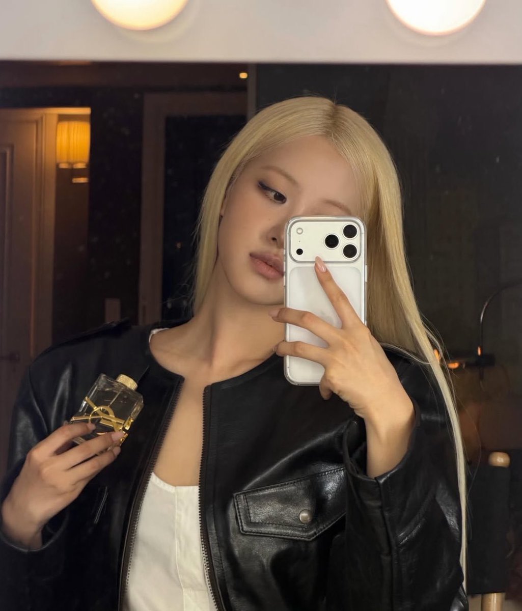 rosé pics tweet media