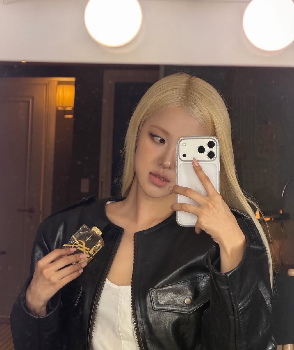 rosé pics tweet media