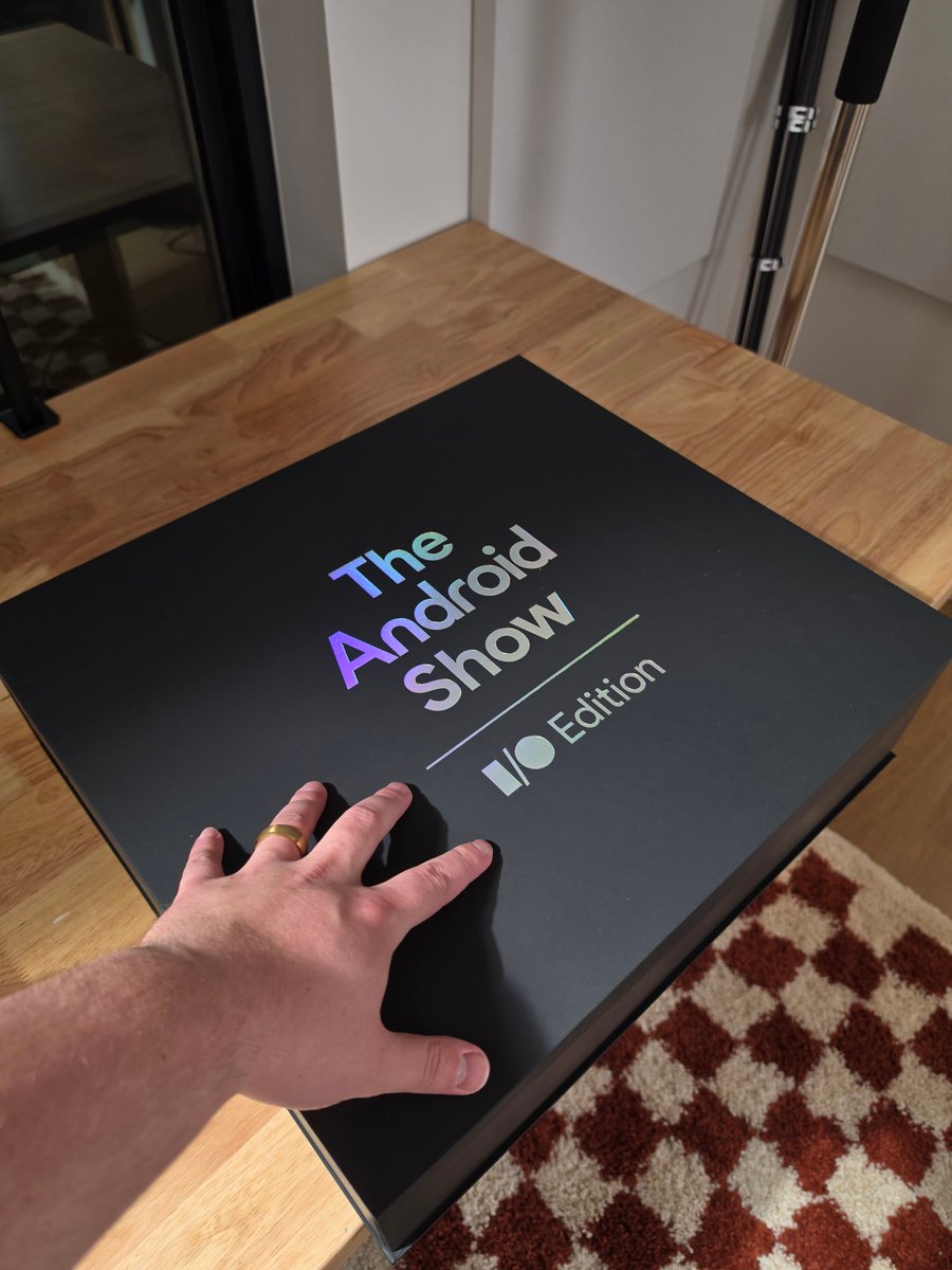 imparkerburton's tweet photo. We got something from @Android 👀 https://t.co/Vg7b8Bmkx3