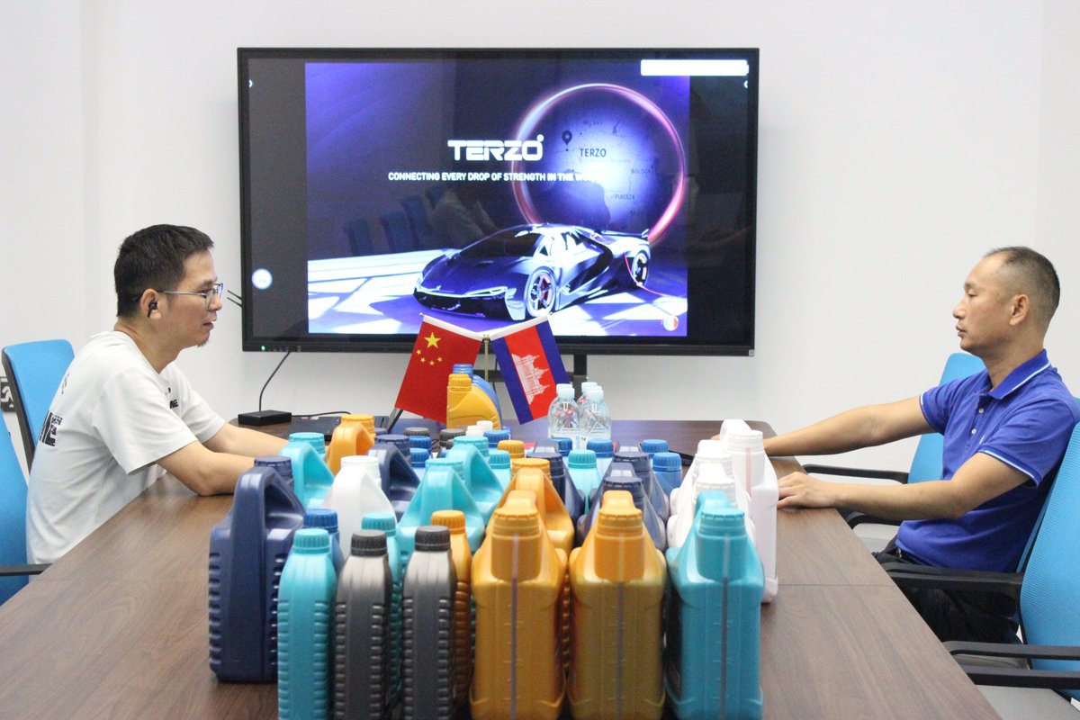 TERZO_Oil_Guide's tweet photo. Welcoming our Cambodia partner representative to TERZO 🇰🇭
Great discussions on market growth, product systems, and future cooperation.🌍
https://t.co/w5HWnswRlF

#TERZO #Cambodia #Lubricants #Business #EngineOil #Automotive #GlobalPartners https://t.co/fZ9eo6s0G3