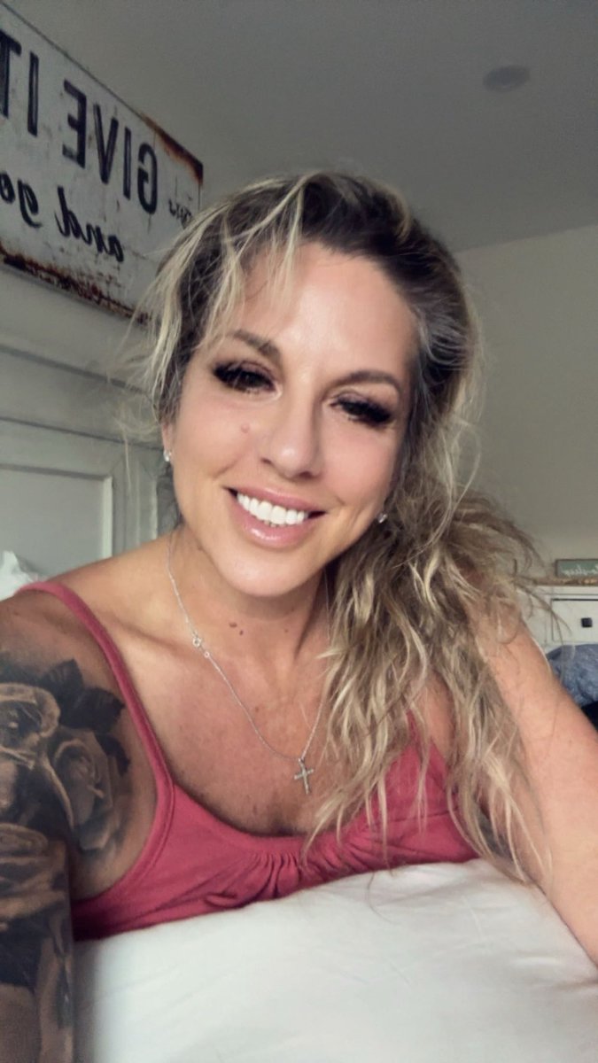 Renee tweet media