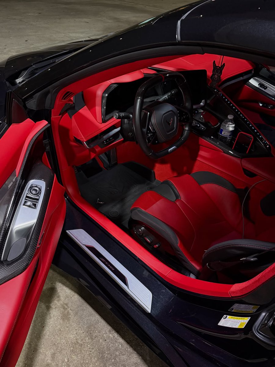 TheAutoHub's tweet photo. C8 Corvette Z06 https://t.co/2KNdfQytsR