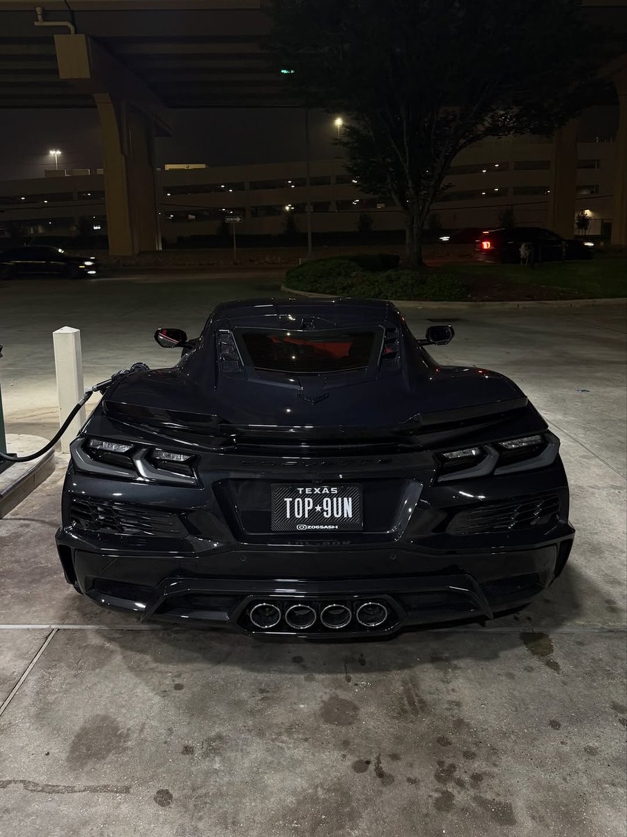 TheAutoHub's tweet photo. C8 Corvette Z06 https://t.co/2KNdfQytsR