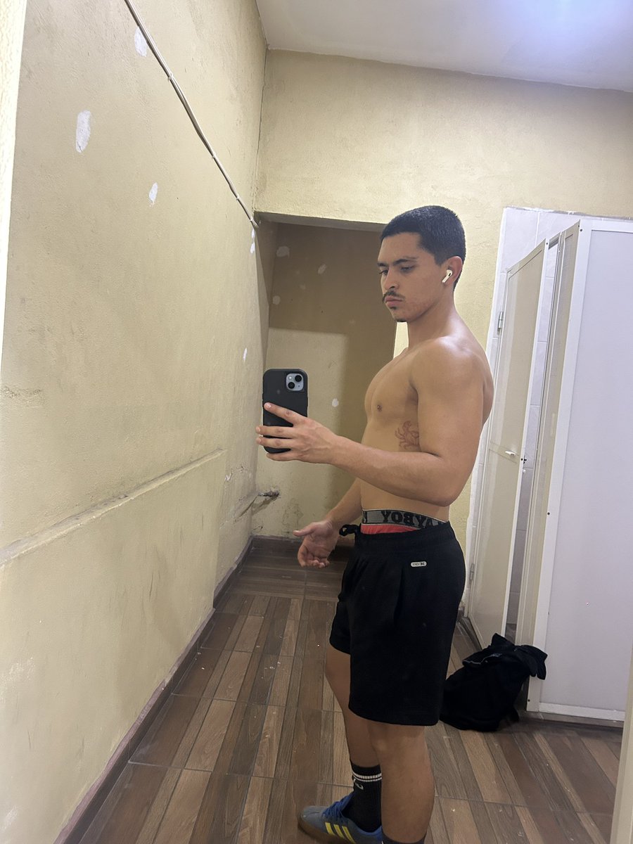 ve11771's tweet photo. Dos meses que tal
#gym #virałpost https://t.co/SBZ99lz2X8