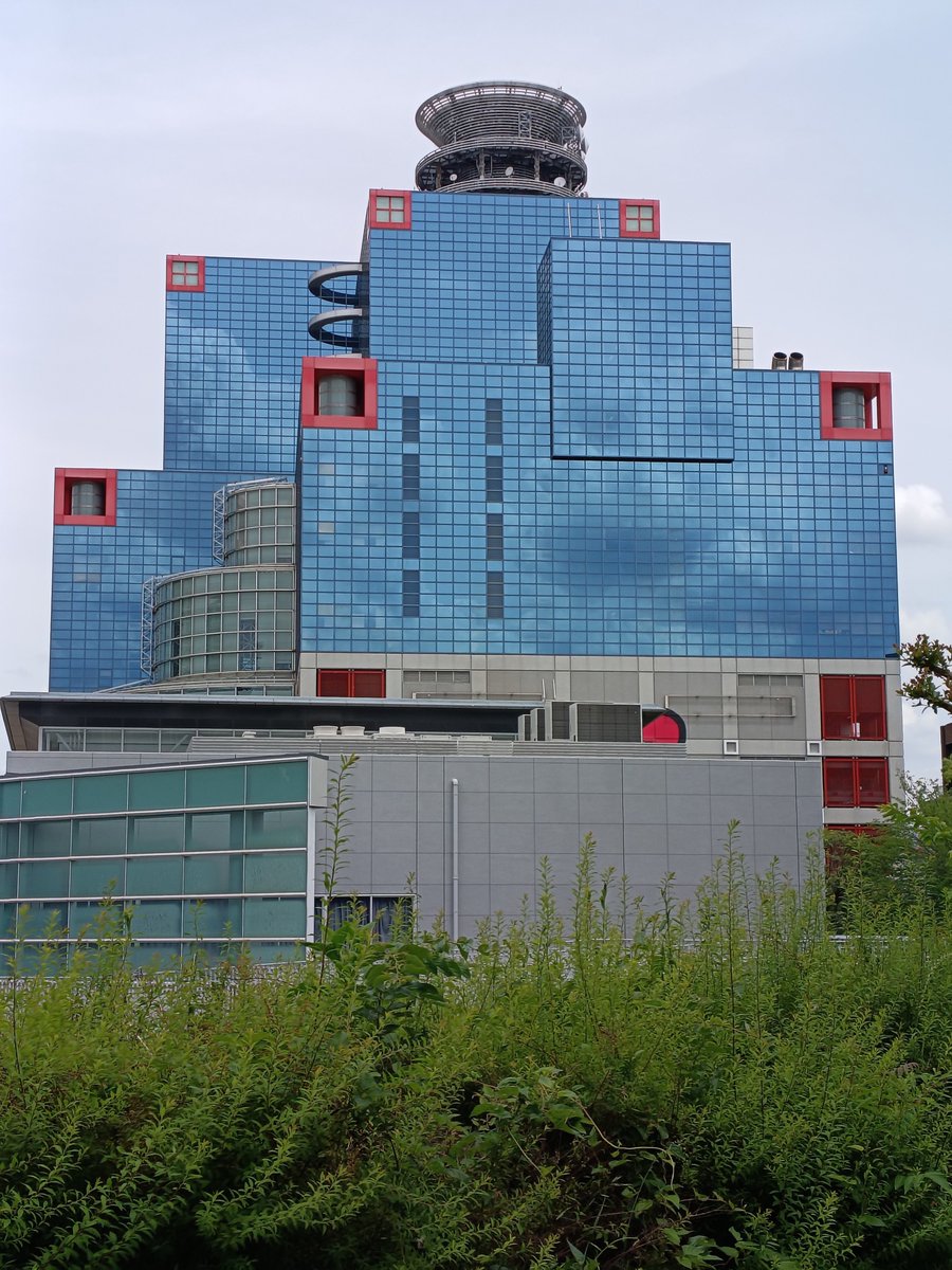 GAMESABA's tweet photo. 梅���に用事あってきたんやけど、時間を間違って早く来てしまったので、扇町公園歩いてる。 https://t.co/m5Jjb2mBeH