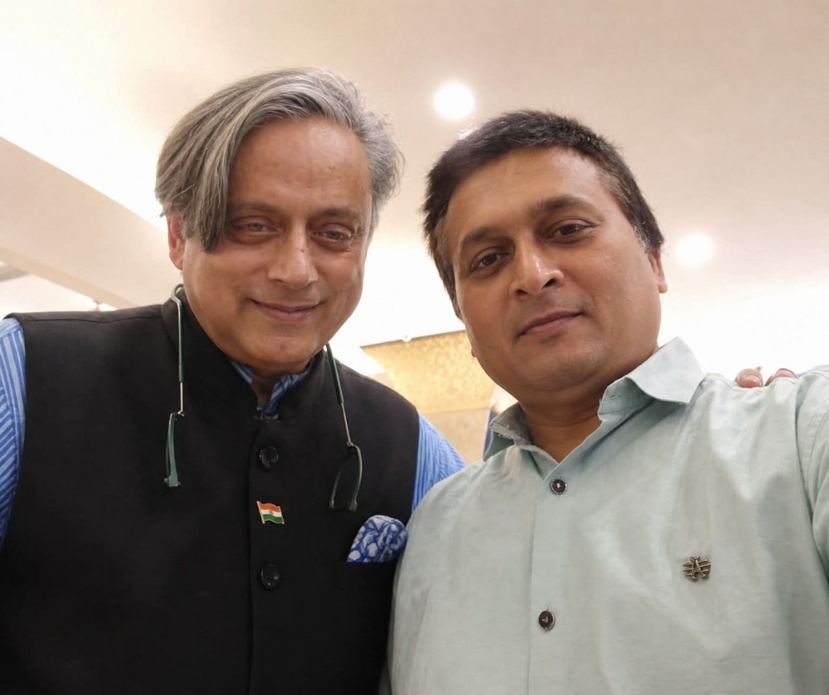 CA_SRK's tweet photo. वैसे केरलम का CM बनने के लिए सबसे योग्य नेता @ShashiTharoor ही लगते हैं।
वे पढ़े-लिखे, अंतरराष्ट्रीय पहचान वाले, प्रभावशाली वक्ता और प्रशासनिक समझ रखने वाले नेता हैं।

 लेकिन @INCIndia  और @RahulGandhi उन्हें कभी CM बनायेंगे नहीं।
@Rahulshrivstv https://t.co/e9fX1PM9ar