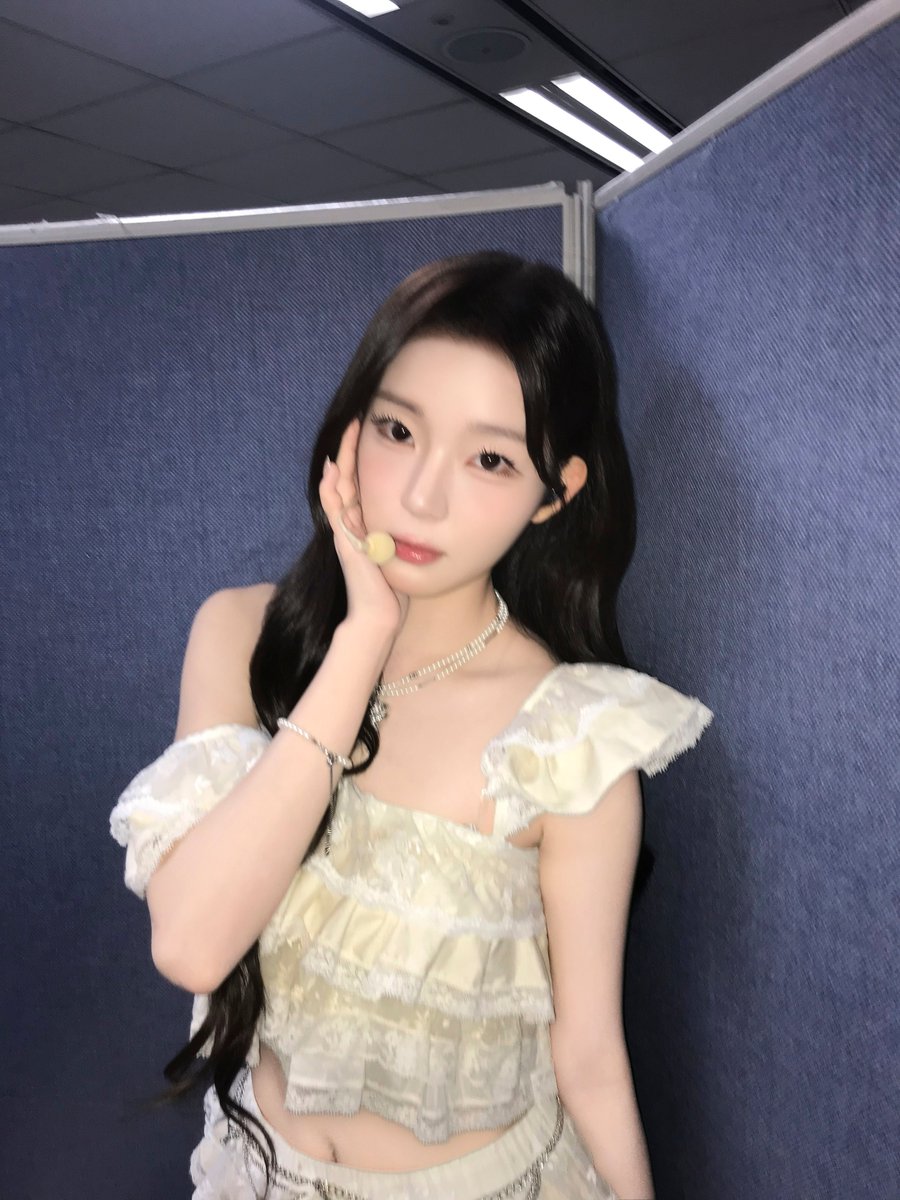 215summer_'s tweet photo. 완전 개나리아기공주님이야🫰🏻💛 https://t.co/d4TIJlHwBG