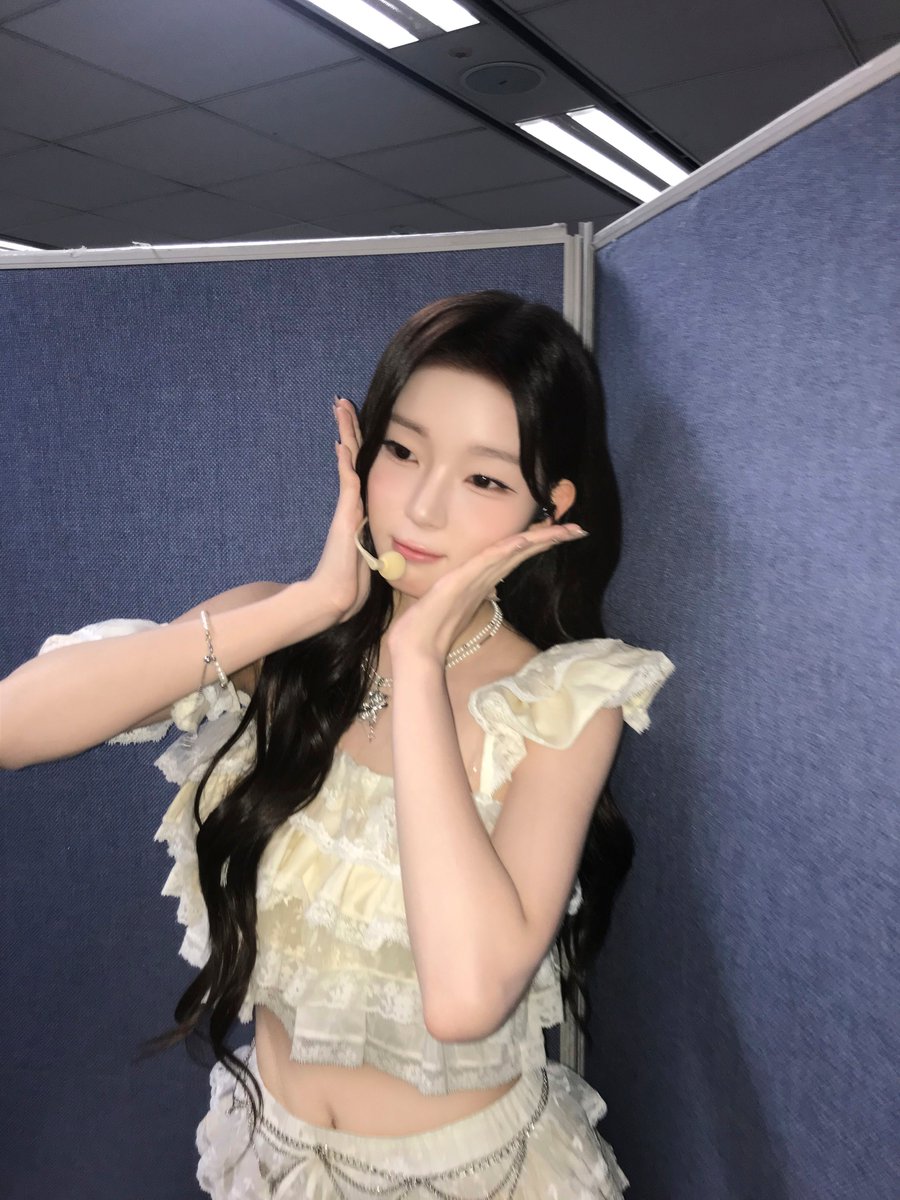 215summer_'s tweet photo. 완전 개나리아기공주님이야🫰🏻💛 https://t.co/d4TIJlHwBG