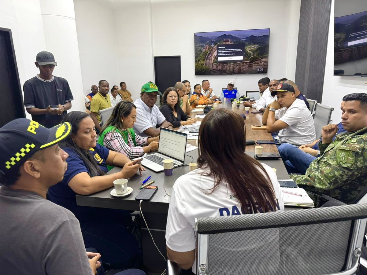 AdolfoRomeroB's tweet photo. Finalizamos el Consejo Regional de Gestión del Riesgo, articulando acciones frente a la temporada invernal y la emergencia por el desbordamiento del río Vijagual. 🌧️🚨

Gracias a todas las entidades que siguen trabajando por nuestra gente. 💪🏻

#GestiónDelRiesgo https://t.co/KDBvre6lwH