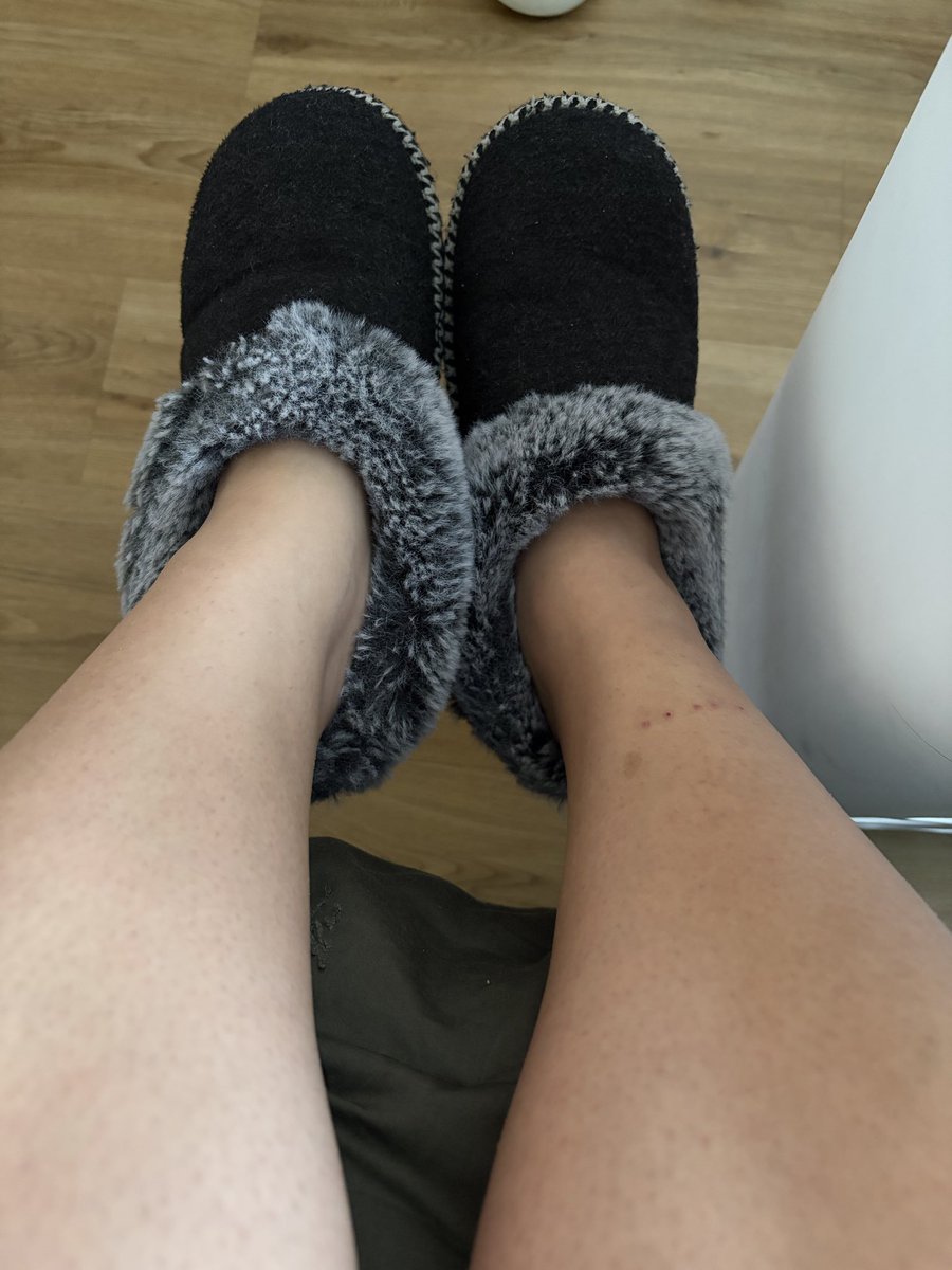 DaFeetPlease's tweet photo. I’m Bored . Entertain Me

#feet #feetpics #amateur #rednailpolish #findom #femdom https://t.co/O8LXEOUwfv